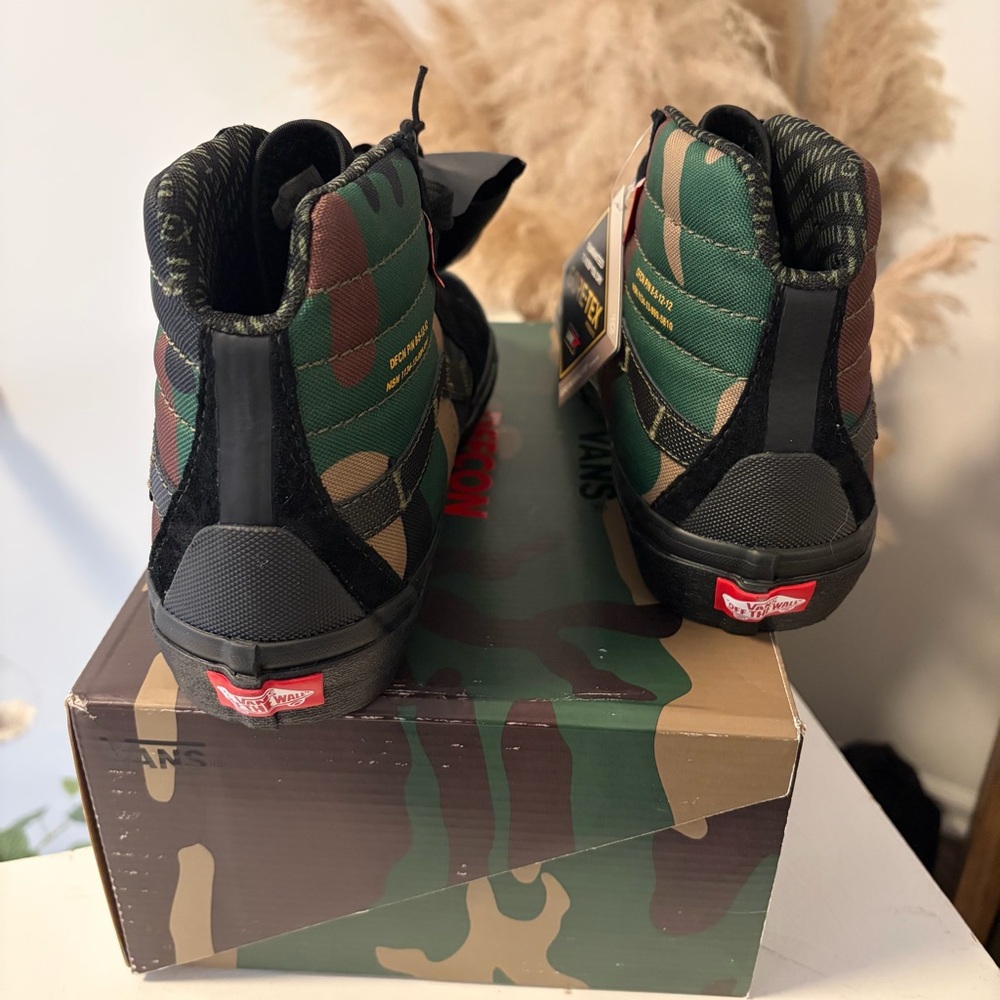 DEFCON Vans Sk8-Hi Notchback Gore-Tex - NWT - Picture 2 of 8